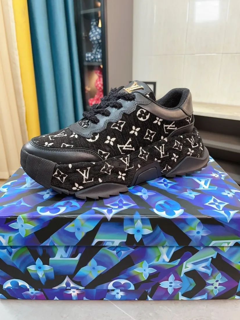 Men's men's shoes 💰580🌸🌸 LV style is novel and fashionable, the upper is made of imported cowhide + LV special materials! Super trendy design! It’s eye-catching! The leather is soft, delicate, shiny and translucent, showing the ultimate in pure handcraftsmanship, and the mesh is soft, comfortable and breathable! Size: 39-44 (38 45 customized)